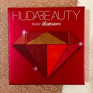 HUDA BEAUTY Ruby Obsessions Eyeshadow Palette